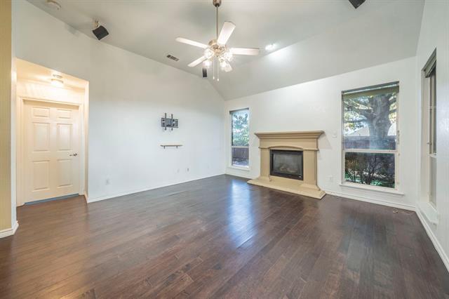 Building Photo - 7042 Hedgebrook