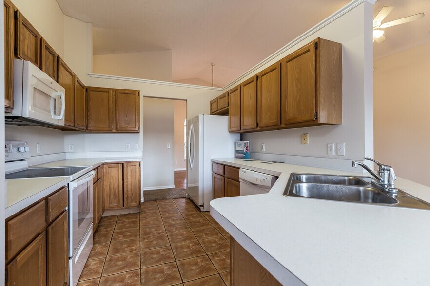 Building Photo - 502 Valencia Pl Cir