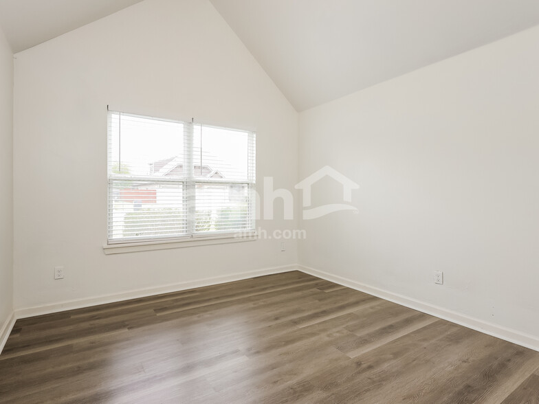 Building Photo - 9017 NW 84th St