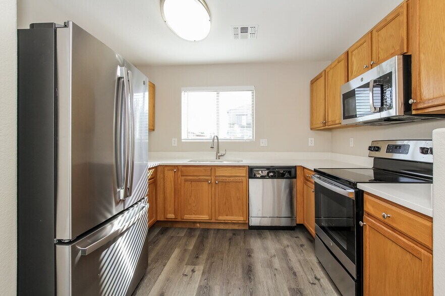 Building Photo - 16218 W Woodlands Ave