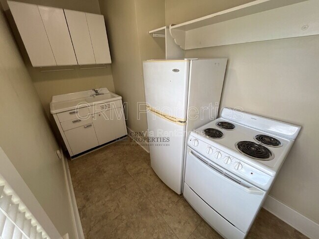 Building Photo - 225 Kingston Rd