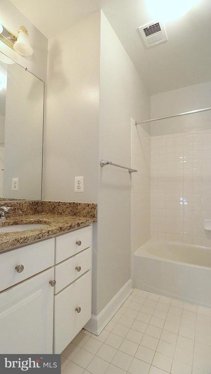 Building Photo - 7228 Fair Oak Dr