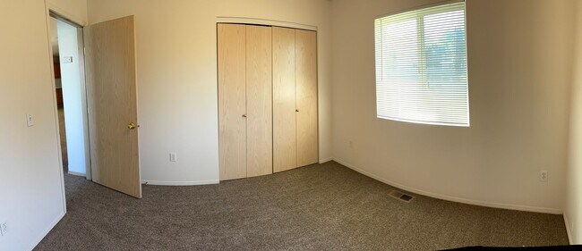 Building Photo - 1009
