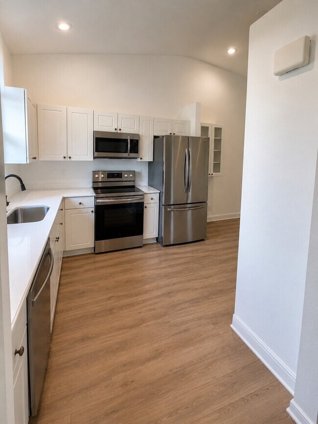 Building Photo - Welcome to The Hammocks! Newly Updated 3 bedroom 2.5 bath home.
