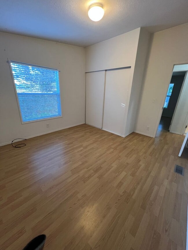 Building Photo - Beautiful 3 bedroom 2 bath home with a large carport in Bandon, OR.