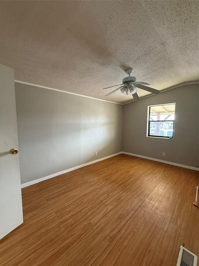 Building Photo - 7200 Fm 487