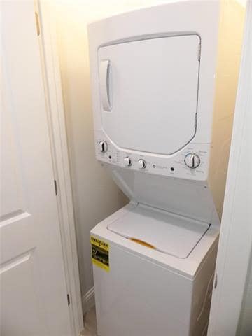 Building Photo - 608 E College St