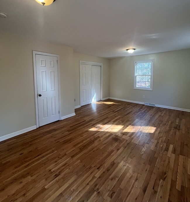 Building Photo - 551 Fountain Inn Rd