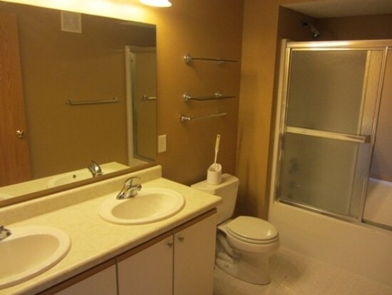 Building Photo - 2855 Coral Ct