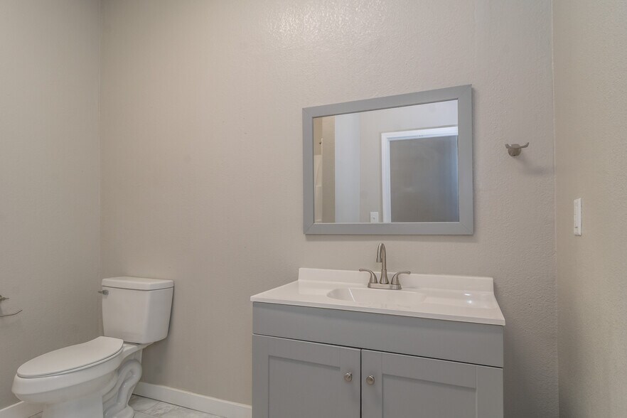 Building Photo - 510 Geary Dr