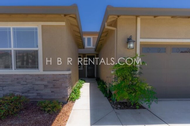 Building Photo - Spacious Elegance: 4-Bedroom with 3.5 Baths in Manteca