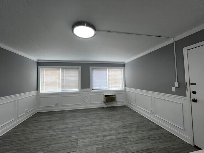 Building Photo - 1220 Carol St