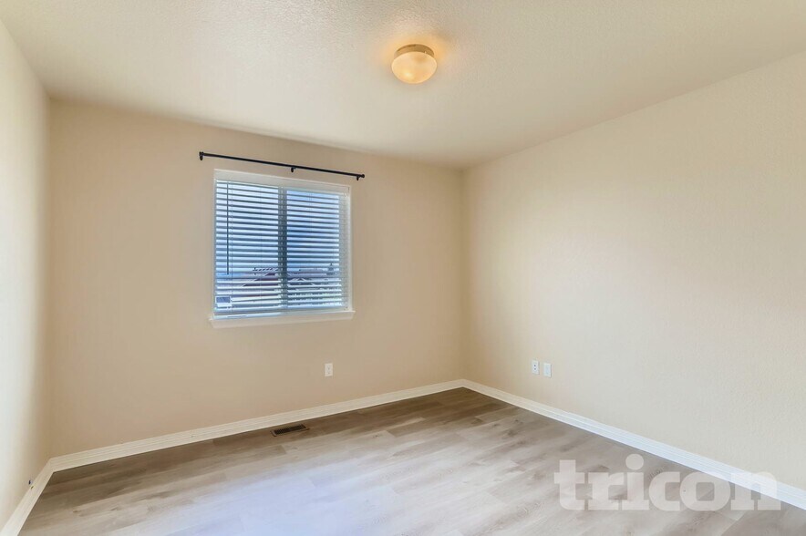 Building Photo - 688 Arches Ct