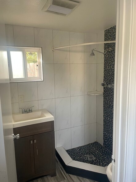 Building Photo - 1733 W 150th St