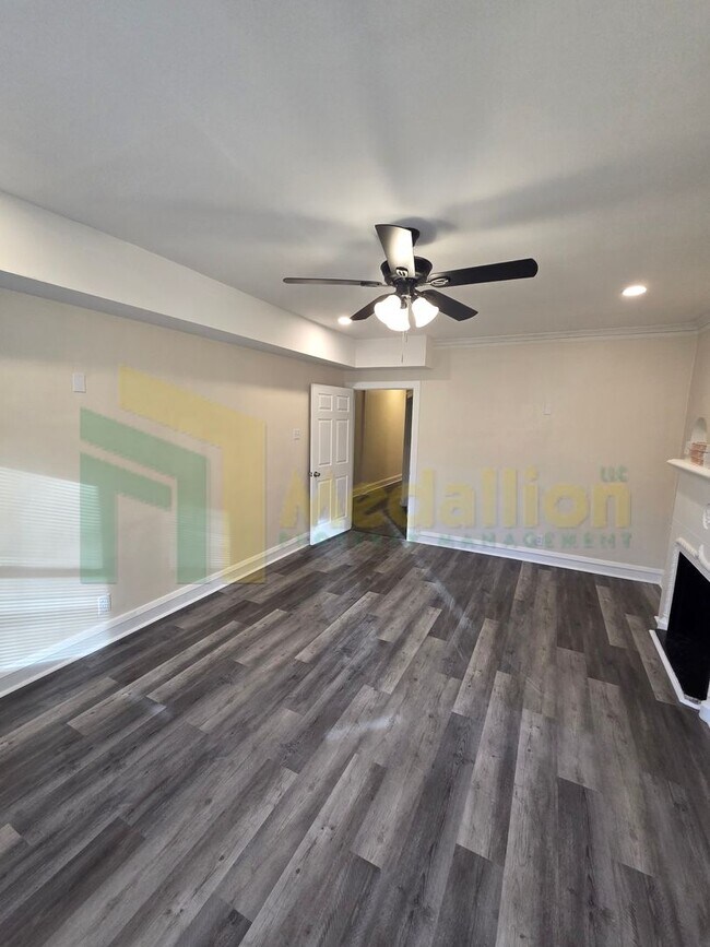 Building Photo - Beautifully Updated 2-Bedroom Apartment – Ground Floor!