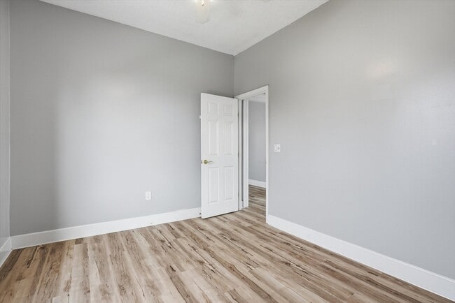 Building Photo - 156 N Broadway