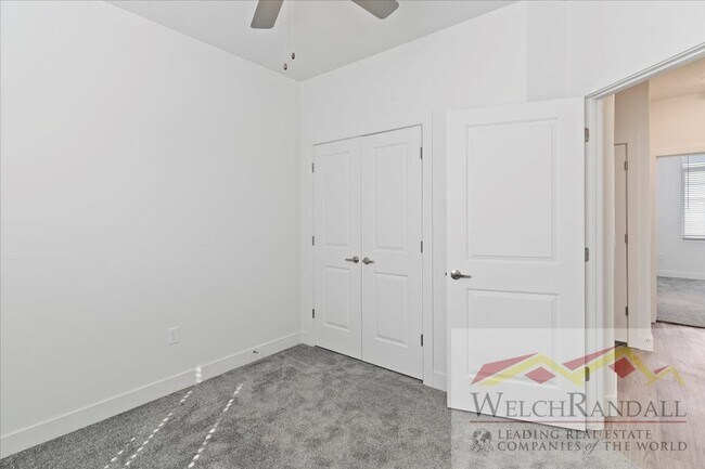 Building Photo - Beautiful 3 Bed 2.5 Bath Townhome in West ...