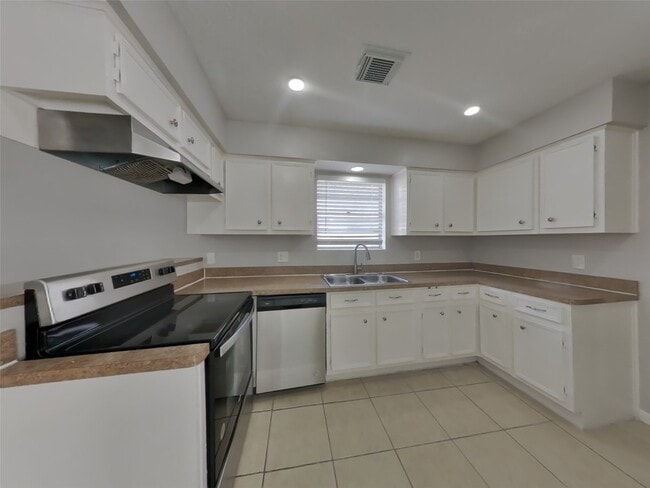 Building Photo - 14218 Overbrook Ln