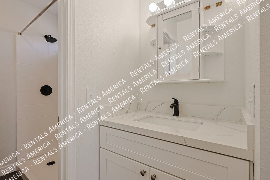 Building Photo - 4018 W Camino Vivaz
