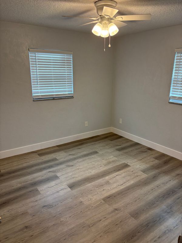 Building Photo - 977 E Normandy Blvd