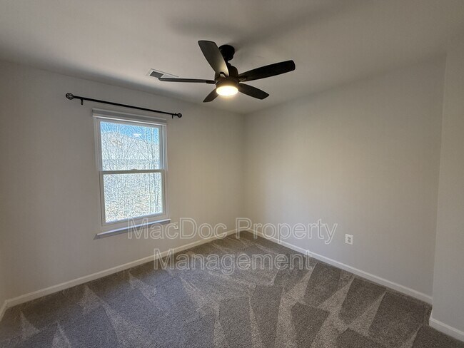 Building Photo - 14 Heatherbrook Ln