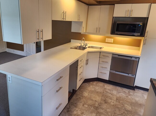 Lots of cupboard space - 328 4th St