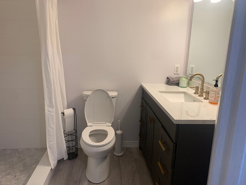 Building Photo - 1255 Ponce Island Dr