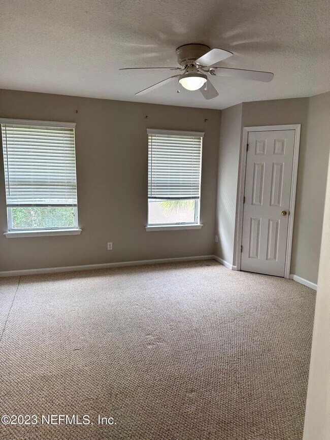 Building Photo - 264 Scrub Jay Dr