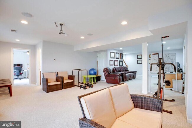 Building Photo - 7536 San Diego Ct