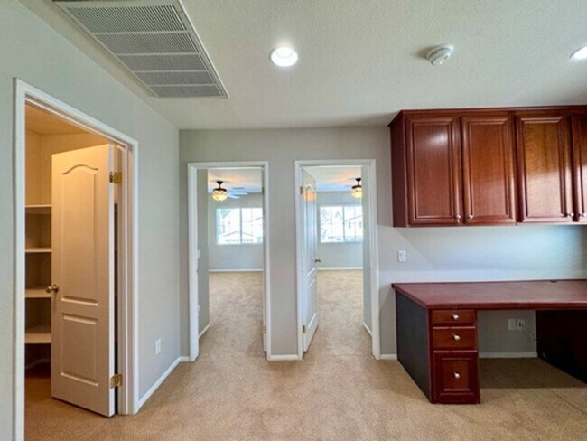 Building Photo - Oversized 5 bedroom Copper Canyon Murrieta...