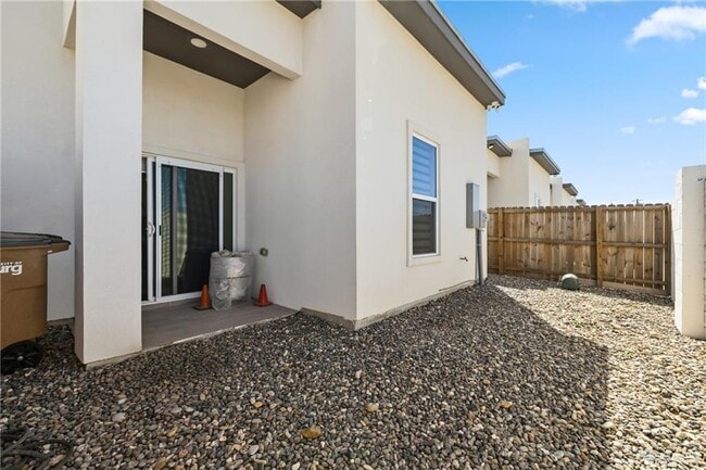 Building Photo - 18 S Marla Ct