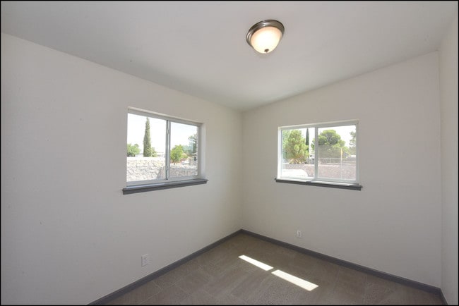 Building Photo - 10169 Dunbarton Dr