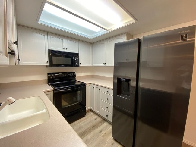 Building Photo - REMODELED 2 BEDROOM UNIT DOWNTOWN ST. GEORGE!