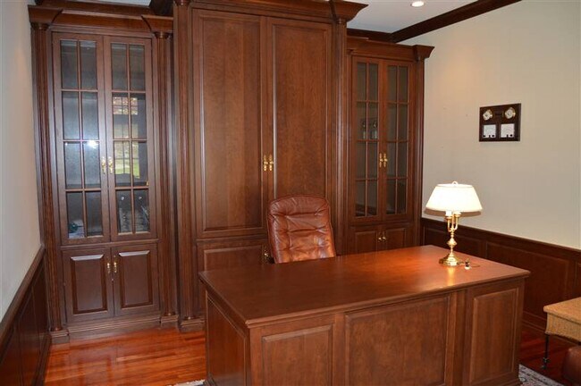 Building Photo - 711 Berkshire Ct