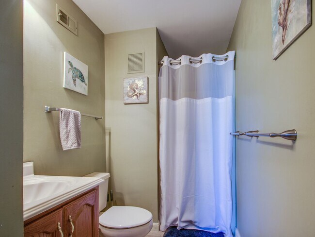 Building Photo - OFF SEASON RENTAL - FIRST FLOOR 2 BED 2 BA...
