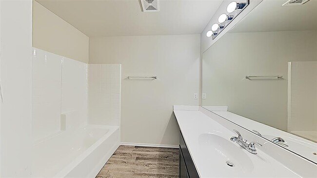 Building Photo - 9704 Laredo Ln