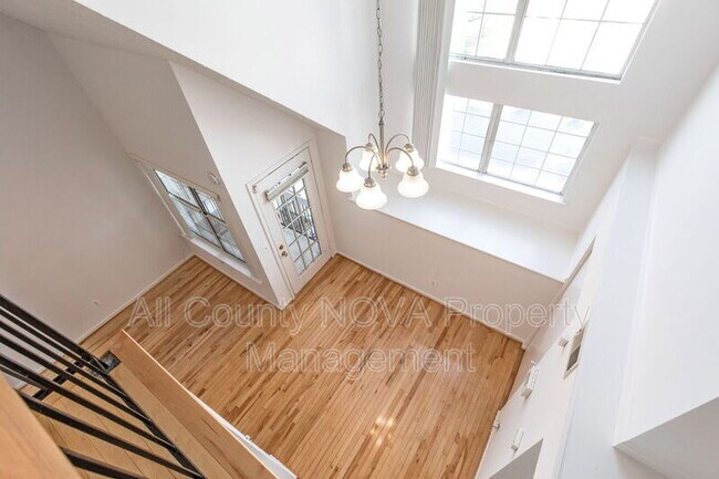 Building Photo - 14069 Vista Dr
