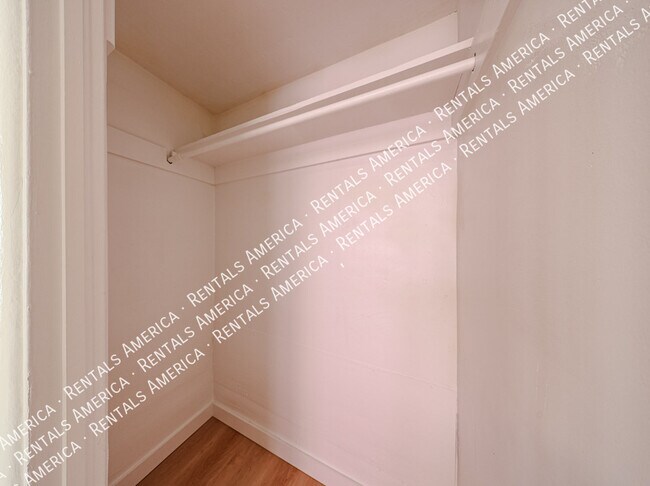 Building Photo - 2047 E Virginia Ave