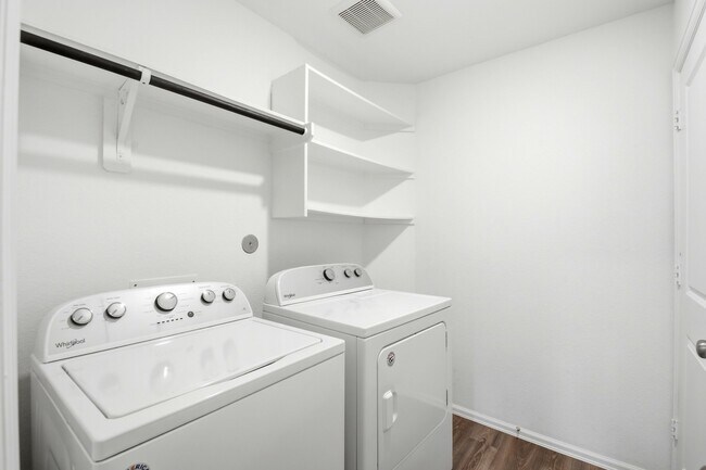 Building Photo - 9327 Clearwater Bluff Ln