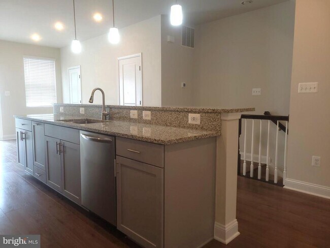 Building Photo - 7111 Tyndale Way