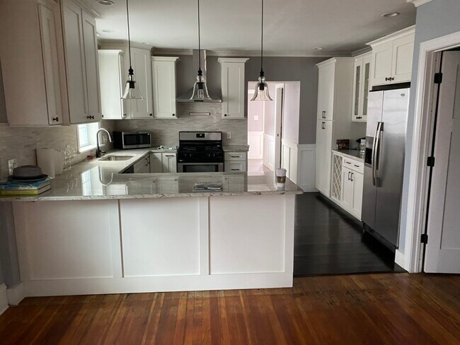 Kitchen - 2432 E County Line Rd