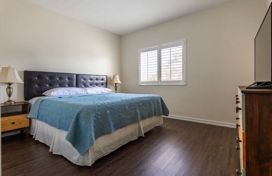 King Size Bed - 12625 SW 91st St