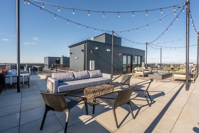 Building Photo - 600 Broadway