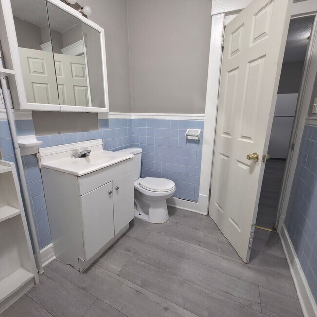 Building Photo - 2064 Halstead Ave