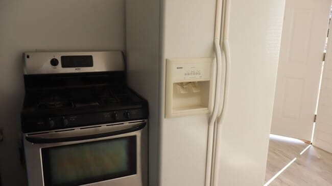 Building Photo - Cute House in Town