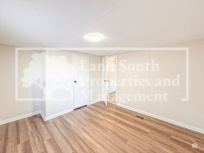 Building Photo - 1977 Meadow Oak Cir