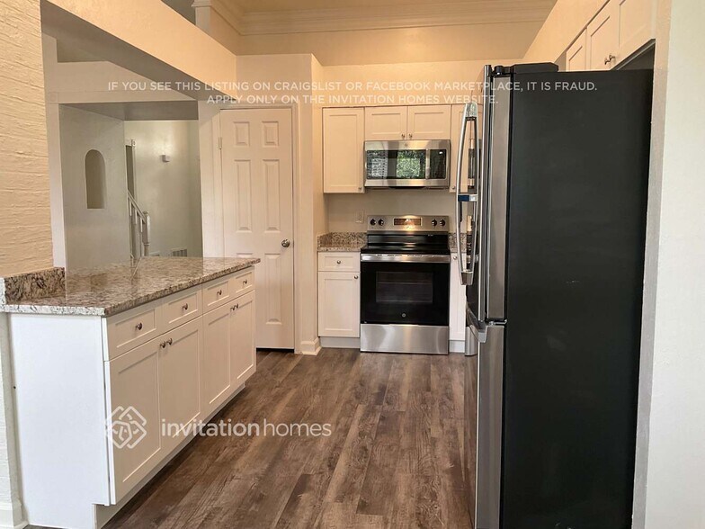 Building Photo - 8737 Pedernales Trail