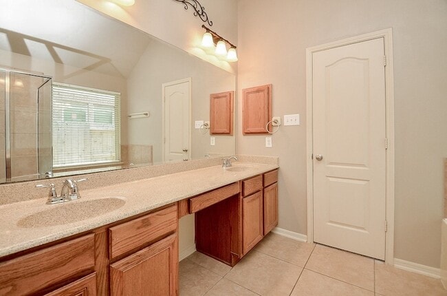 Building Photo - 5205 Kendall Glen Ct
