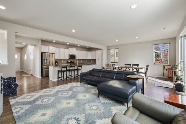 Building Photo - MOVE IN READY NOW! Meridian Campus home available! Beautiful 4 bedrooms 2.5 baths. Easy JBLM comm...