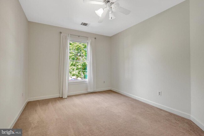 Building Photo - 47001 Smithwood Ct